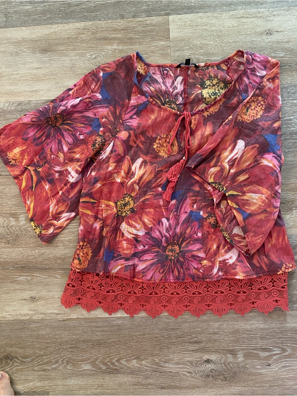 Unique Spectrum Floral Tie-Front Tunic Peasant in Red and Coral Medium